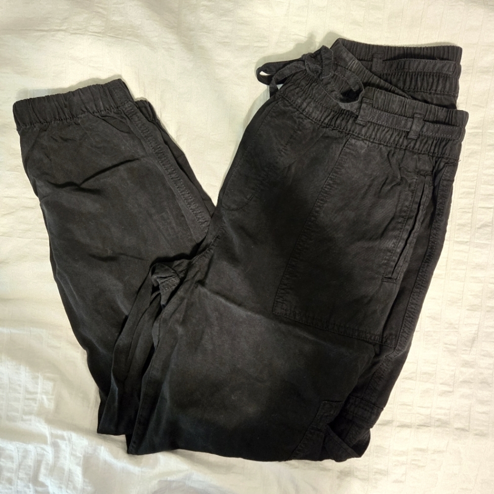 American Eagle cargo joggers